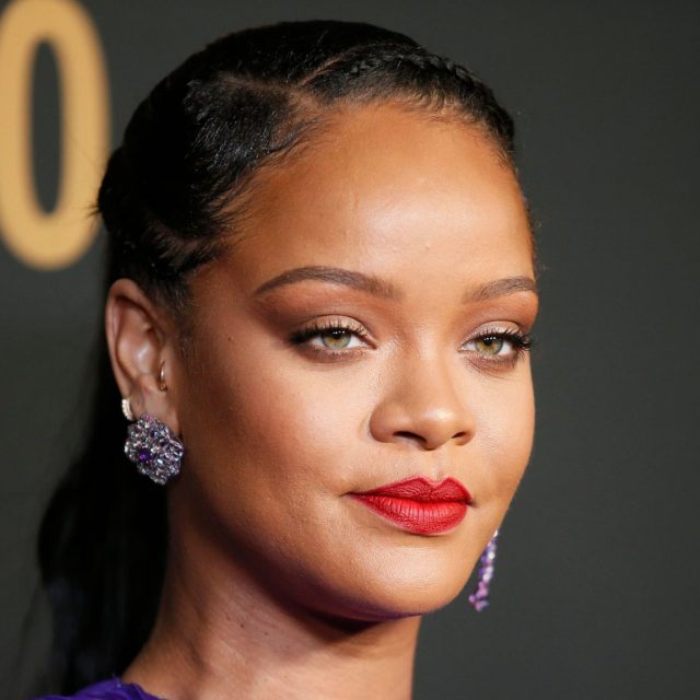 Rihanna Breaks The Internet With New Sexy Snaps, But Fans Give Her No ...