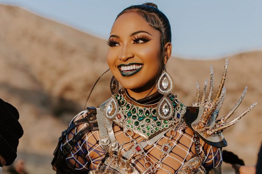 shenseea run run looks